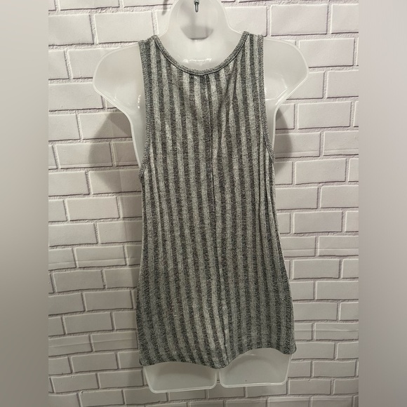 THE CLASSIC women sleeves gray top /size XL - Picture 7 of 9